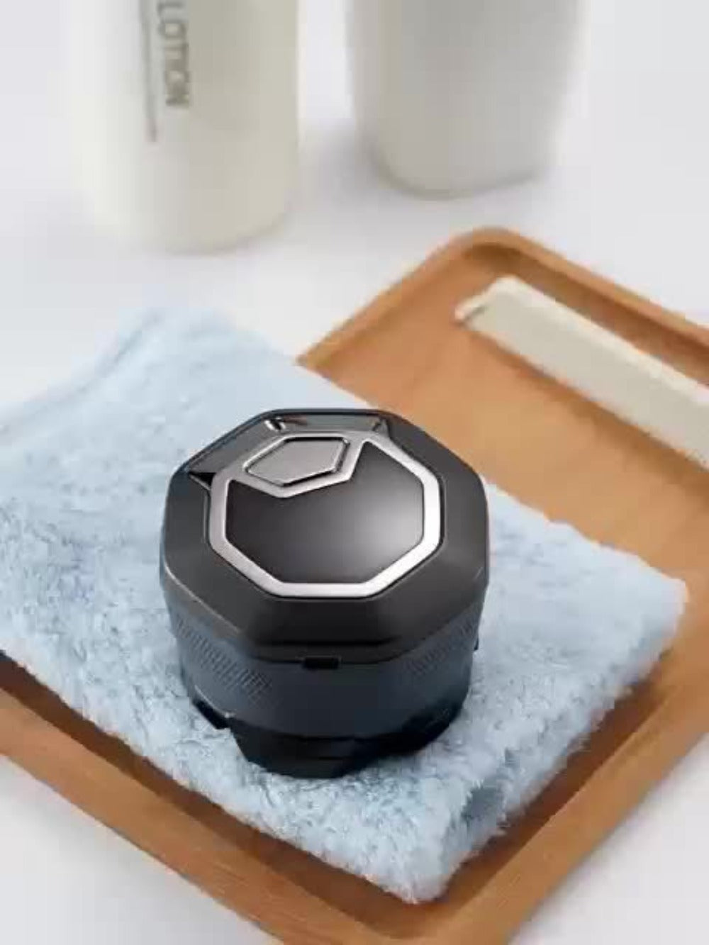 Head Shaver (6-Blade 1400mAh) for Bald Men in a USB-C Rechargeable Electric Razor Design with LED Display